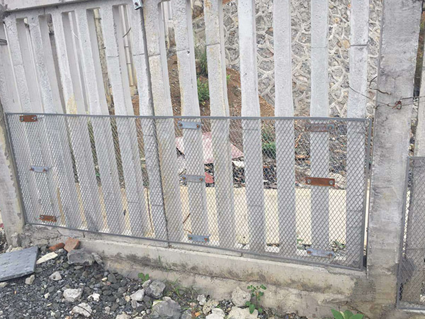 高鐵加高防護(hù)柵欄圖片4 高鐵加高防護(hù)柵欄圖片4