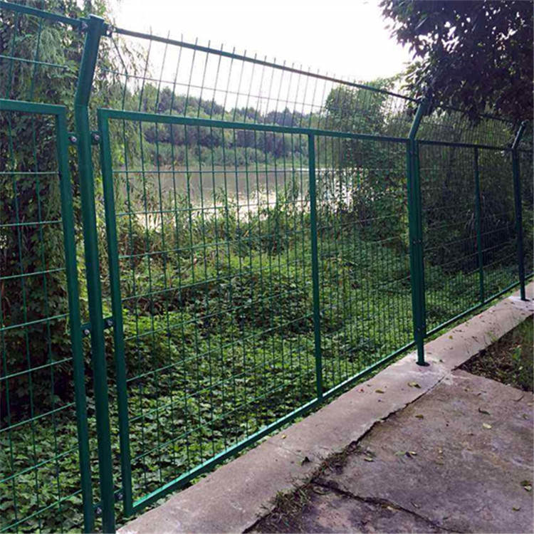 公路圍網案例展示圖片3 公路圍網案例展示圖片3