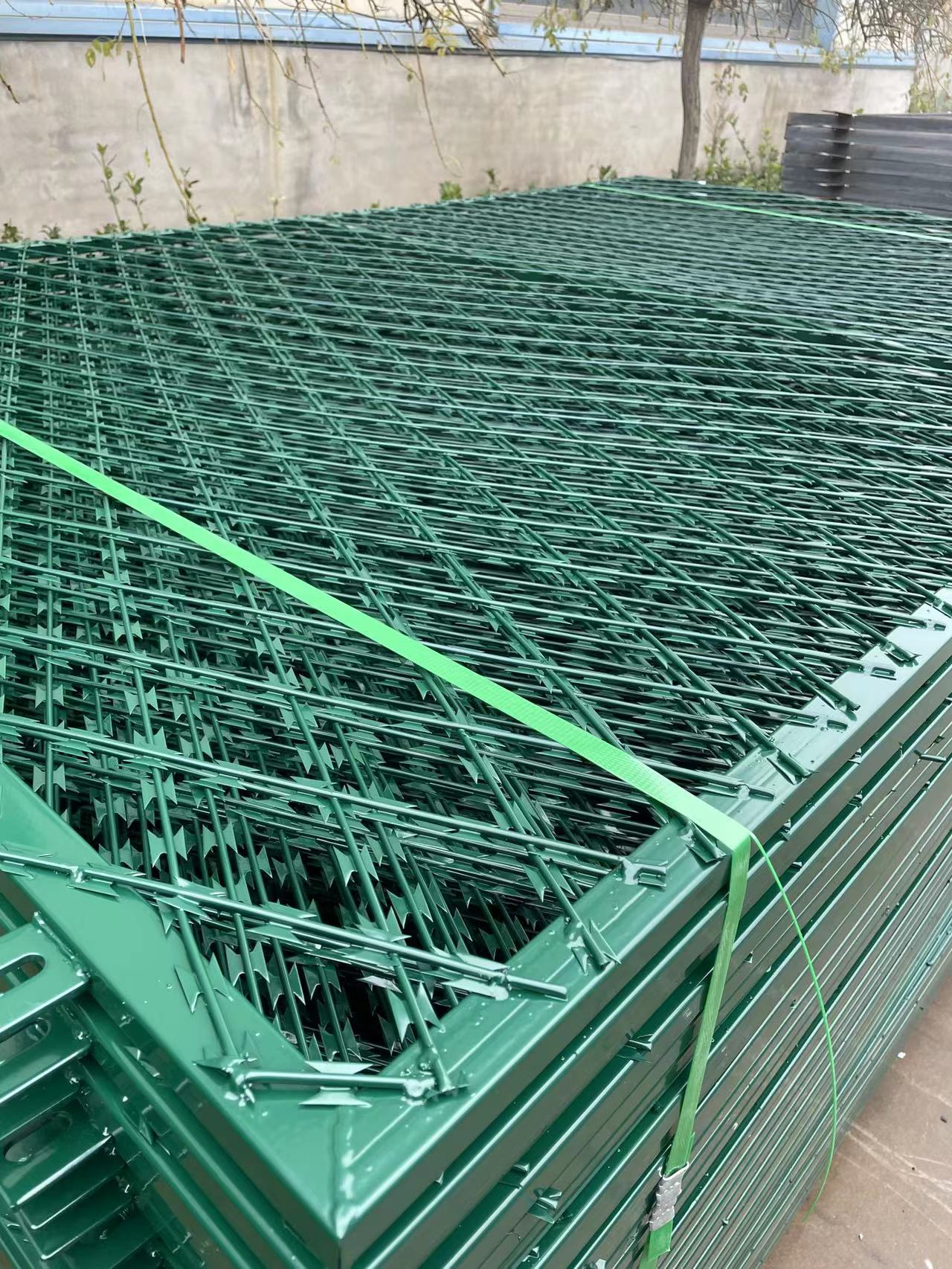 監(jiān)獄焊接刀片網圖片3 監(jiān)獄焊接刀片網圖片3